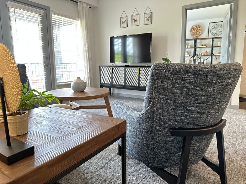 Building Photo - 5102 Aldersgate Dr