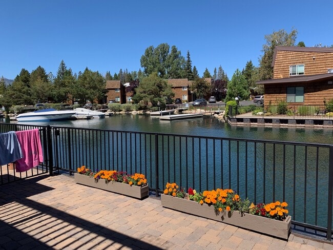 Building Photo - Secure your boat dock before summer!  Unfurnished 3 bed, 2 bath condo with marina and mountain vi...