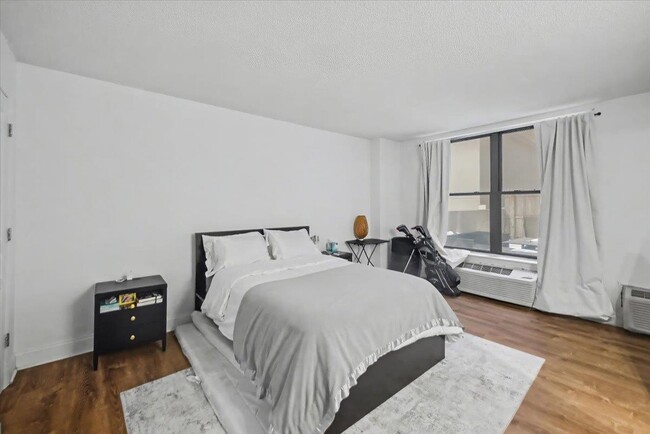 Building Photo - 4301 Park Ave