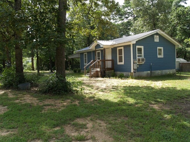 Building Photo - 11131 Woodside Dr