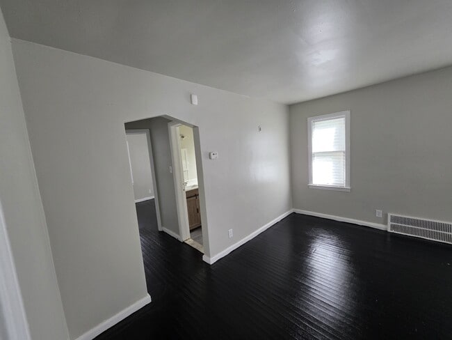 Building Photo - 15825 Fairmount Dr