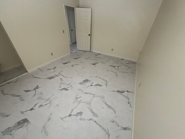 Building Photo - Charming 3-Bedroom in Spring Valley Lake