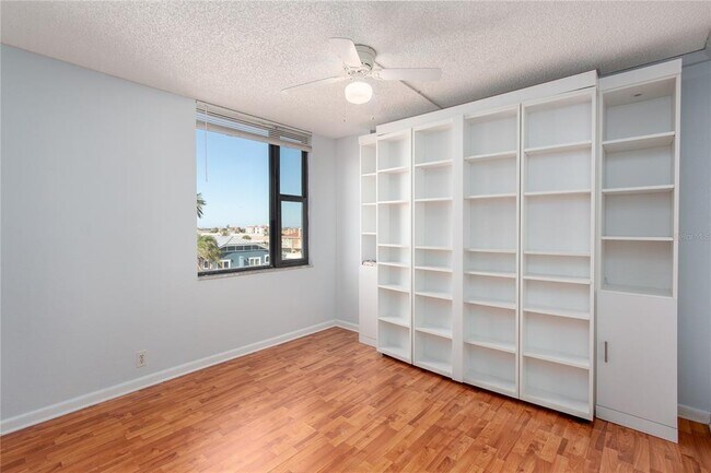 Building Photo - 255 Dolphin Point