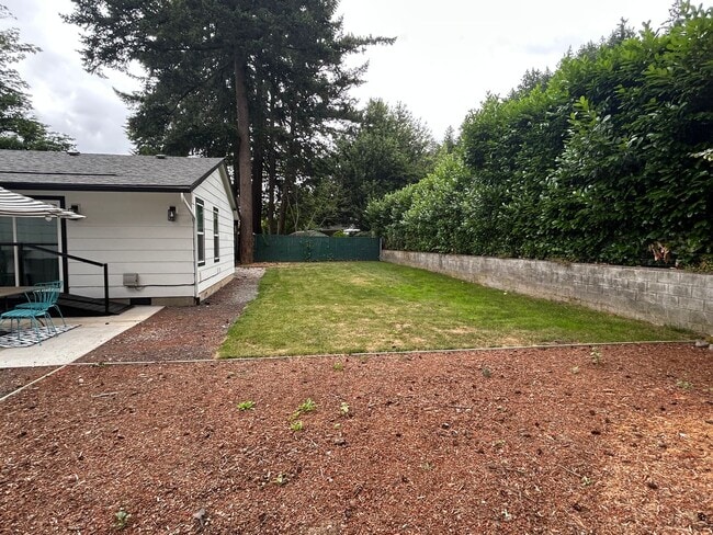 Building Photo - 15136 SE Gladstone Dr