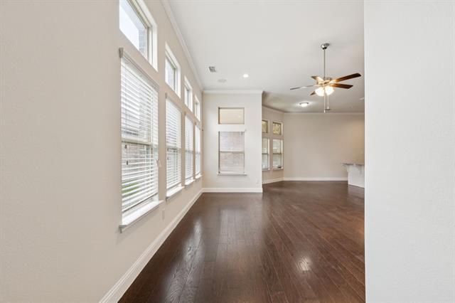 Building Photo - 913 Parkside Dr