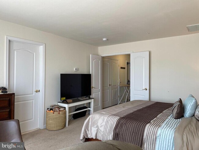 Building Photo - 6130 Stonehenge Pl