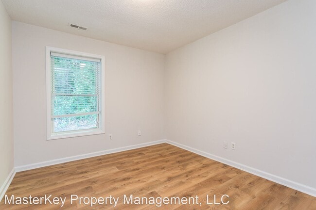 Building Photo - 3 br, 1 bath House - 211 Golf Course Drive