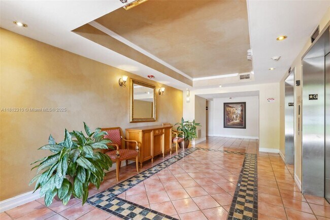 Building Photo - 19999 E Country Club Dr