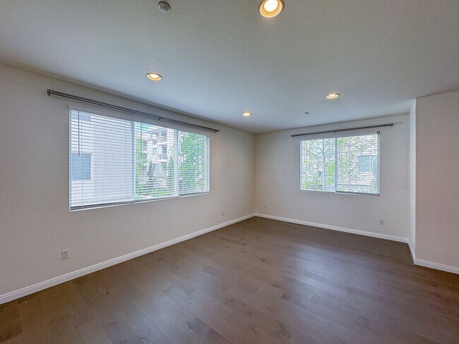 Building Photo - Beautiful  2Bd 2 Ba in Luxury Community