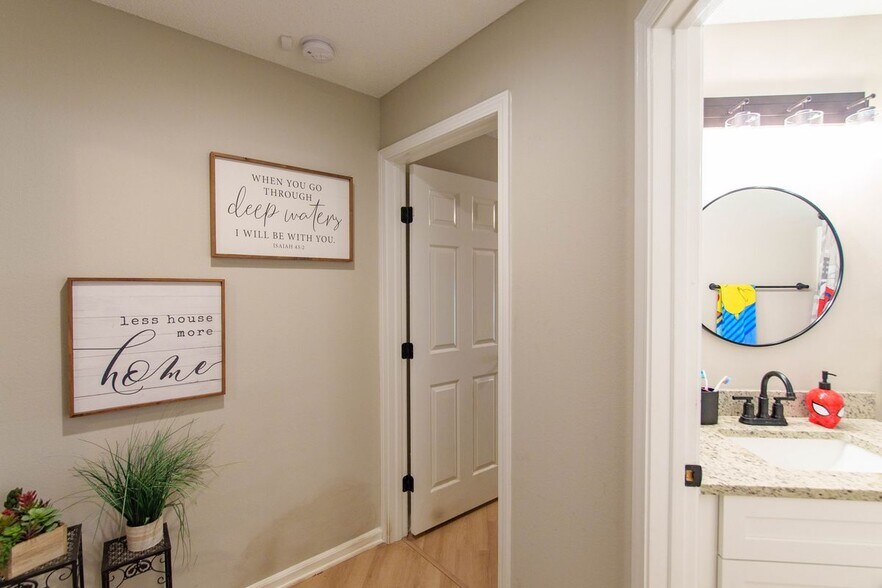 Building Photo - 11865 Noble Fir Ct