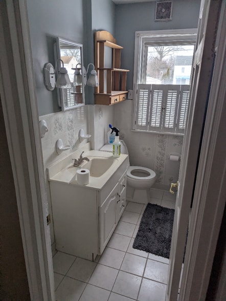 Building Photo - 1433 Westview Dr NE