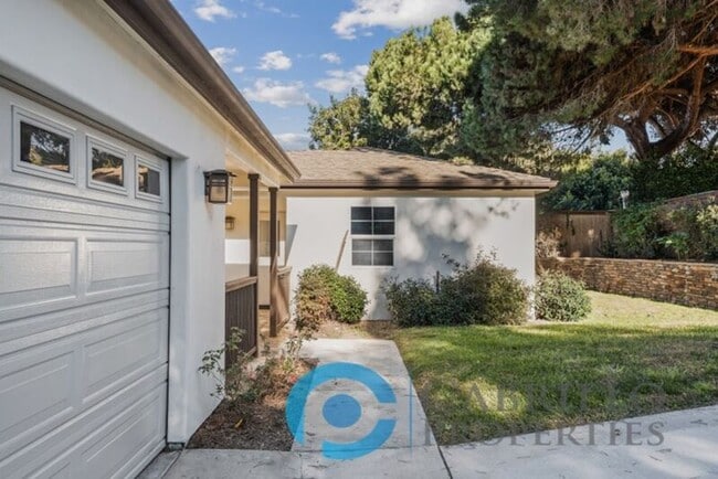 Building Photo - 7940 La Jolla Shores Dr