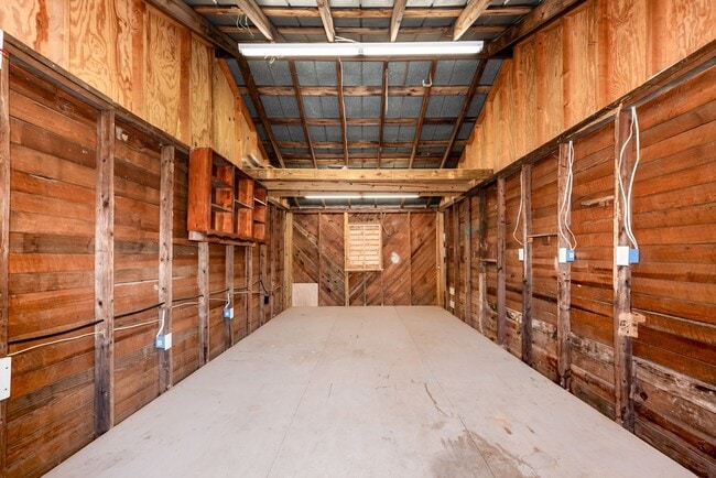 Building Photo - Three Bedroom Farmhouse with LARGE Bonus Room