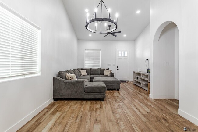Building Photo - 3559 S Dana Dr
