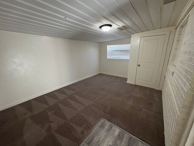 Building Photo - $1000 off first months rent!!  Spacious 4 bedroom 2 bath house with large backyard!