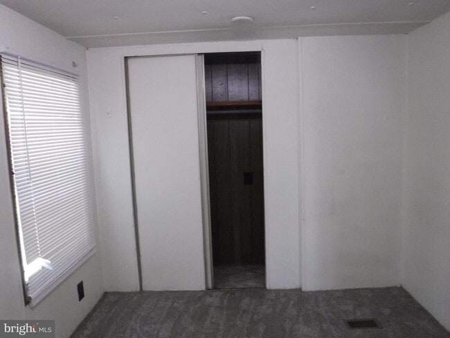 Building Photo - 53 Shamrock Ave