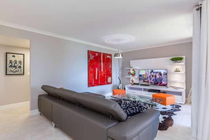 Building Photo - 2455 Lindell Blvd