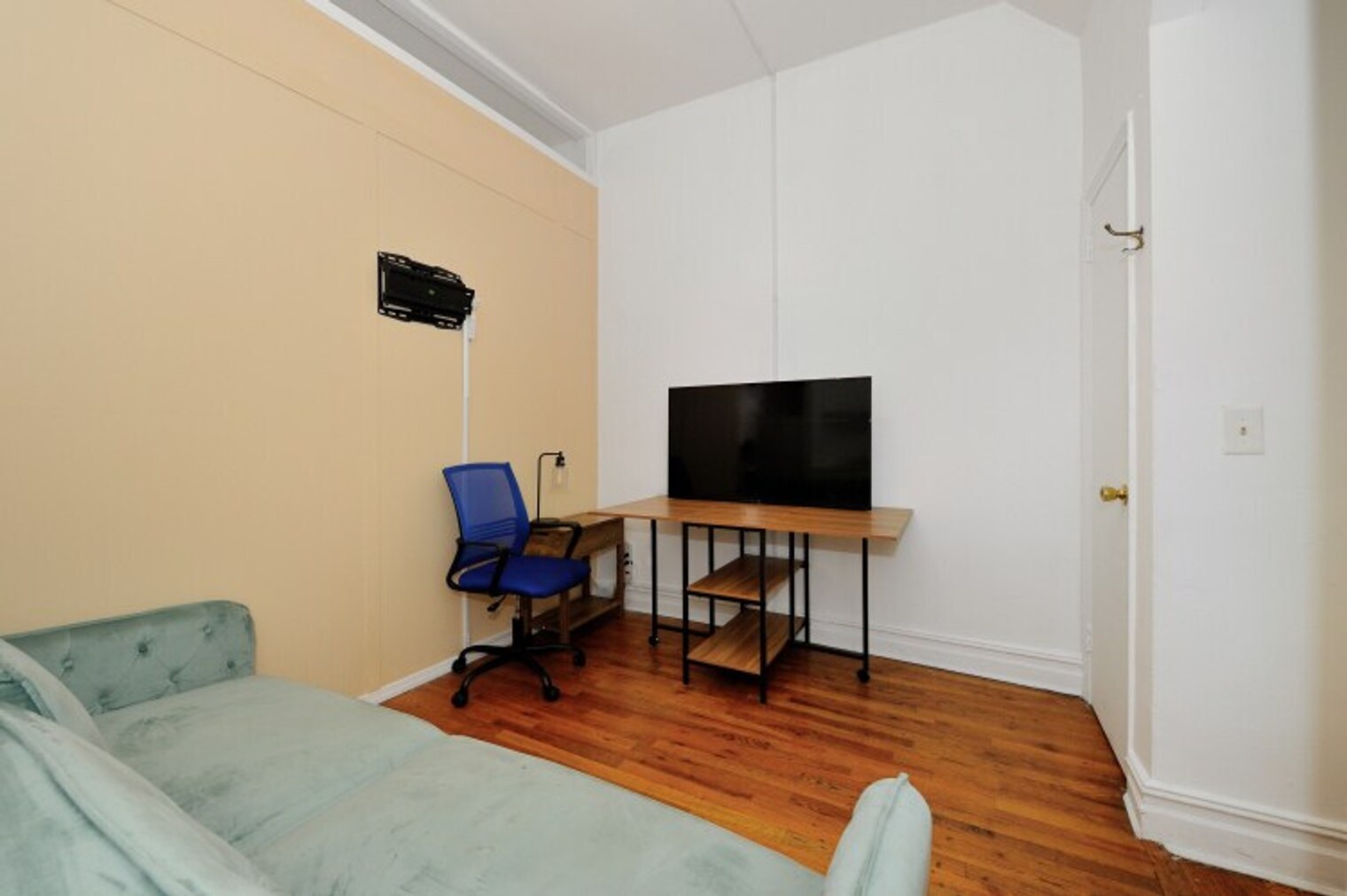 Building Photo - 649 9th Ave