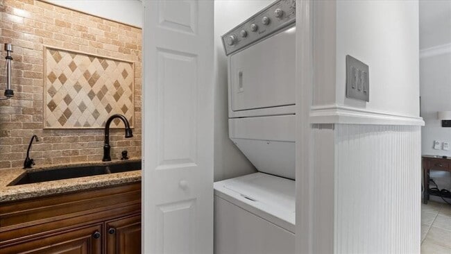 Building Photo - 724 NE 2nd St