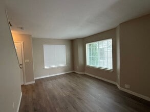 Building Photo - HOME FOR THE HOLIDAYS - Remainder of 2025 Rent FREE* - Newly Updated Two Bedroom Townhome with Ne...