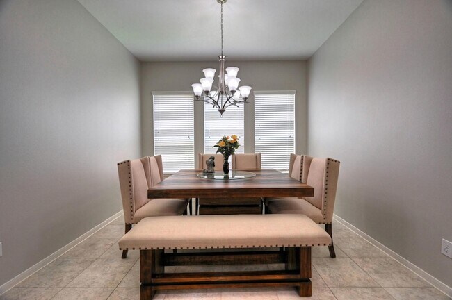 Building Photo - 7810 Oak Moss Dr