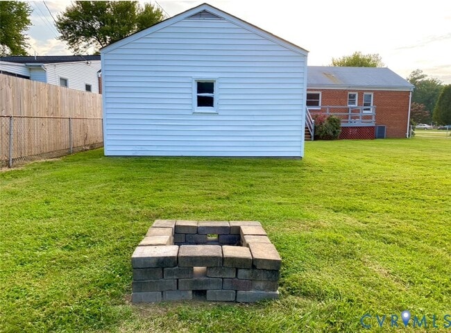 Building Photo - 26 Eastlake Dr