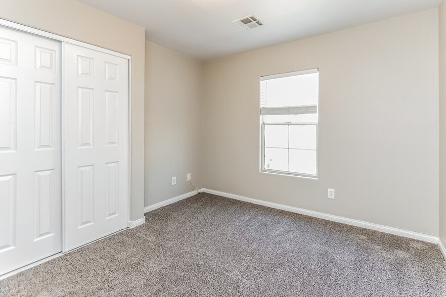 Building Photo - 652 Shadwell St