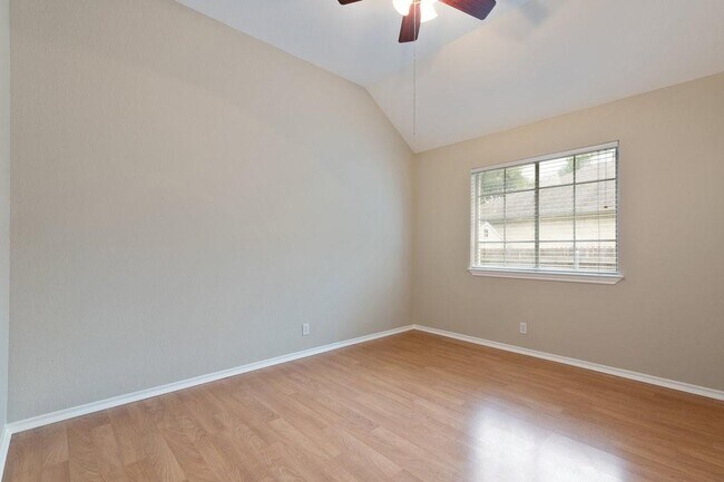 Building Photo - 2110 Red Oak Cir