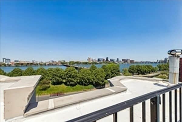 Building Photo - 521 Beacon St