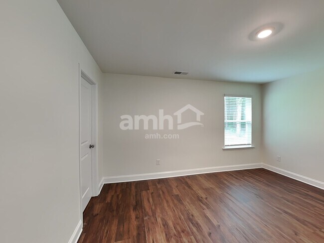 Building Photo - 639 Rivermist Dr