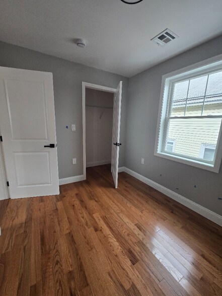 Building Photo - 13 Barstow St