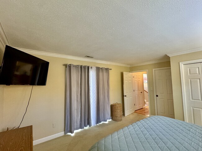 Building Photo - 308 Chota View Pl