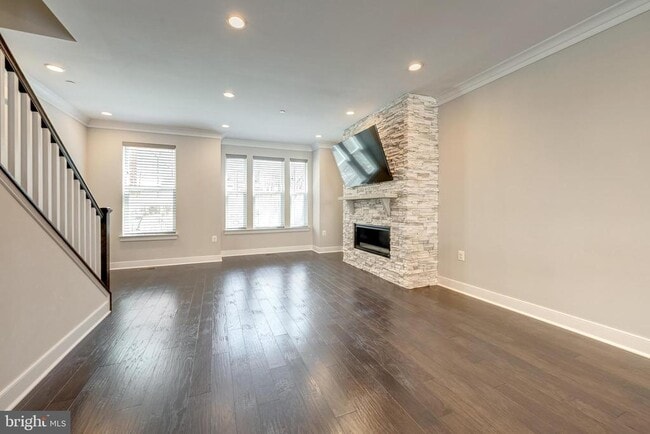 Building Photo - 10326 Grosvenor Pl
