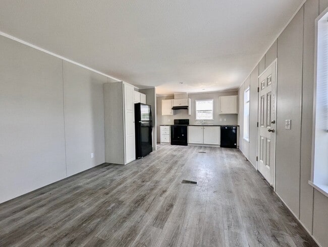 Building Photo - 3170 Orchard Lake Rd