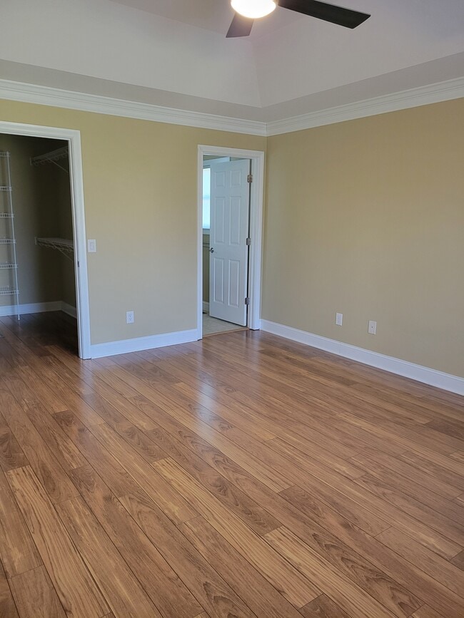 Building Photo - 544 Snead Dr