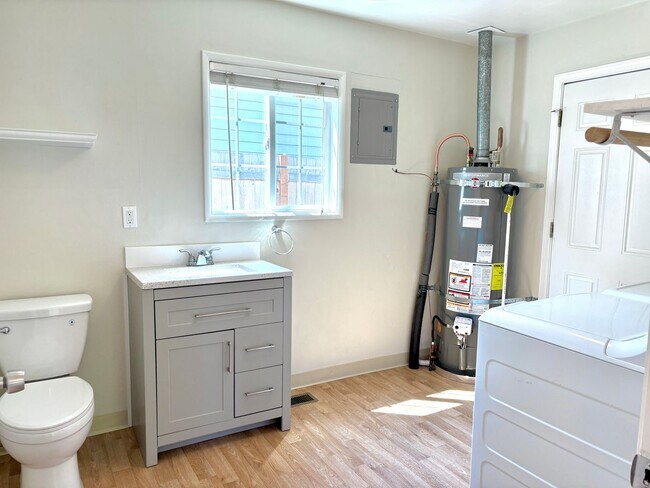 Building Photo - Parkrose Nicely Remodeled Ranch Home on Corner Lot with Carport, A/C