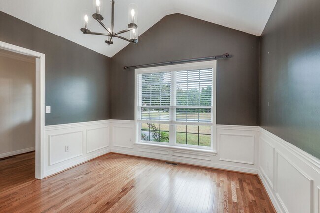 Building Photo - 107 Deer Field Hills