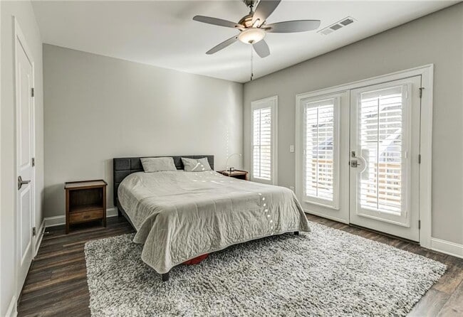 Building Photo - 4321 Parkside Pl