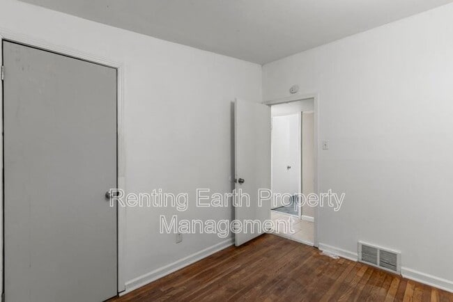 Building Photo - 801 Thomas Ave