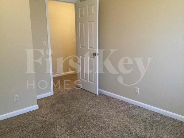 Building Photo - 8218 Melrose Ln