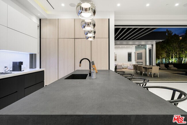 Building Photo - 4458 Mammoth Ave