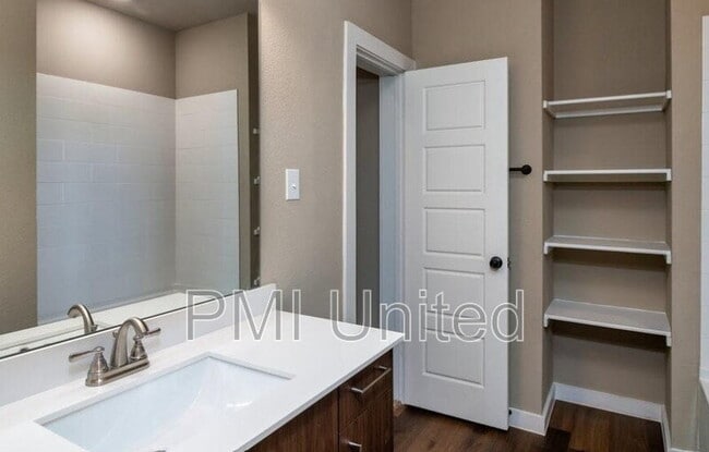 Building Photo - 649 Harvest Moon Dr
