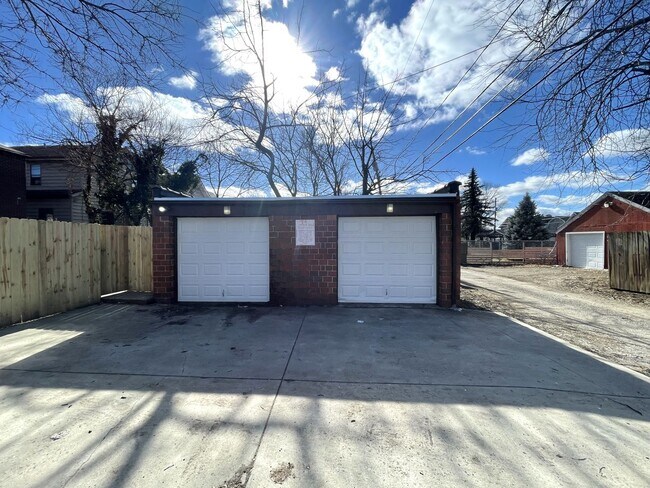 Building Photo - 1283 Linwood Ave