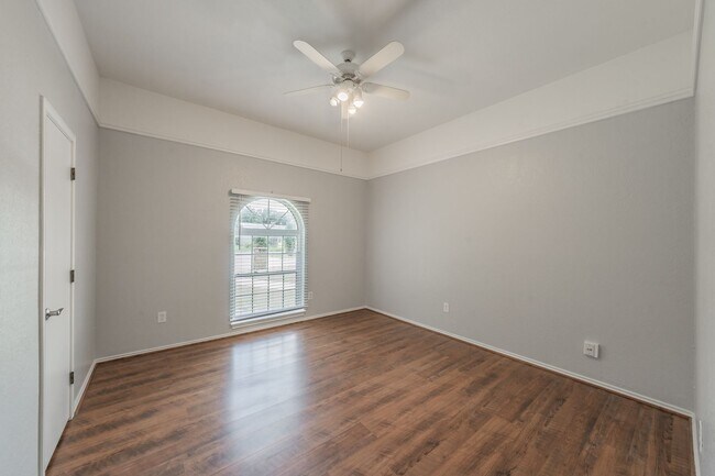 Building Photo - Charming Updated Home on Quiet Cul-de-Sac