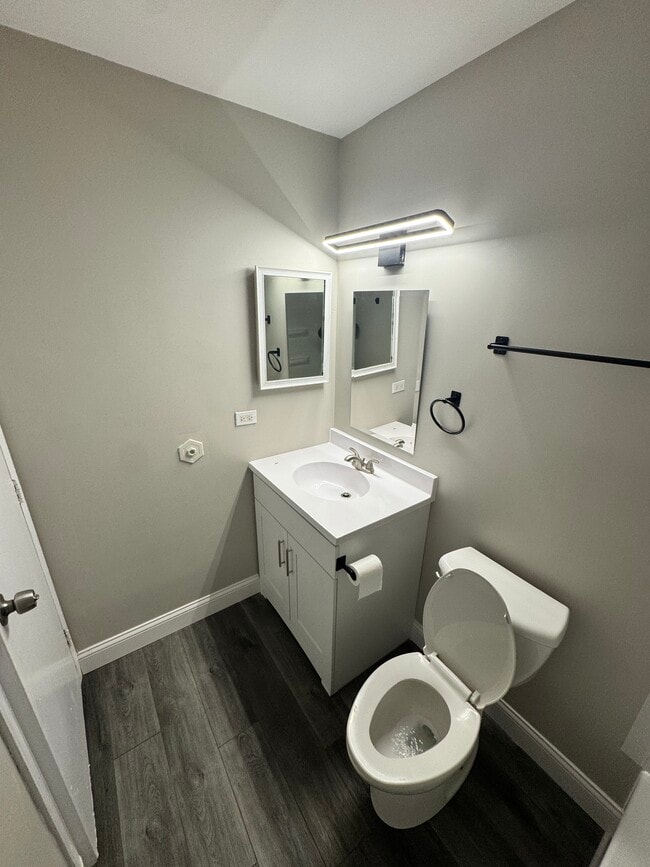 Building Photo - 5556 Allemong Dr