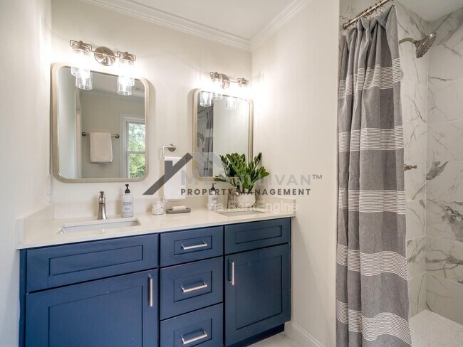 Building Photo - 1010 Cole St