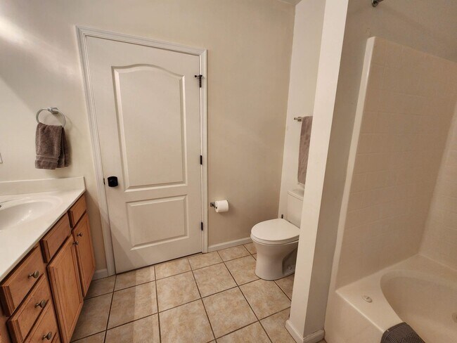 Building Photo - 522 Knolls Dr