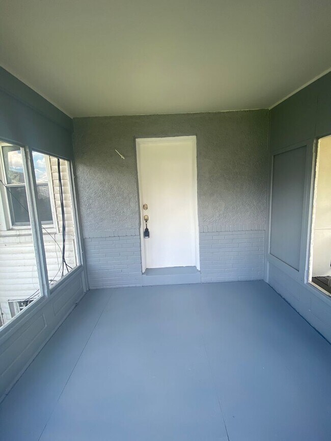 Building Photo - Updated 3BR with Parking & New Kitchen on Quiet Residential Block