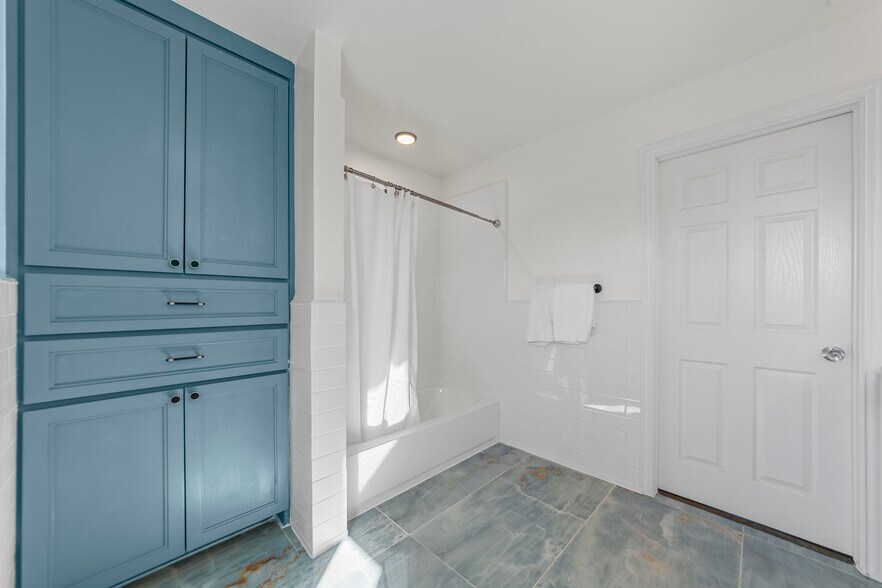 Building Photo - 3316 Inwood Rd