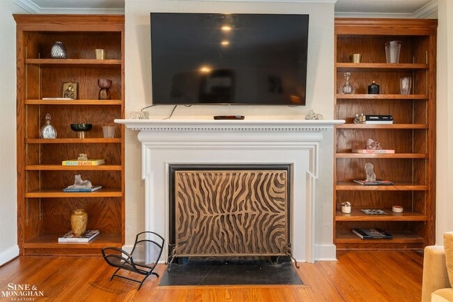 Building Photo - 476 St Clair Ave